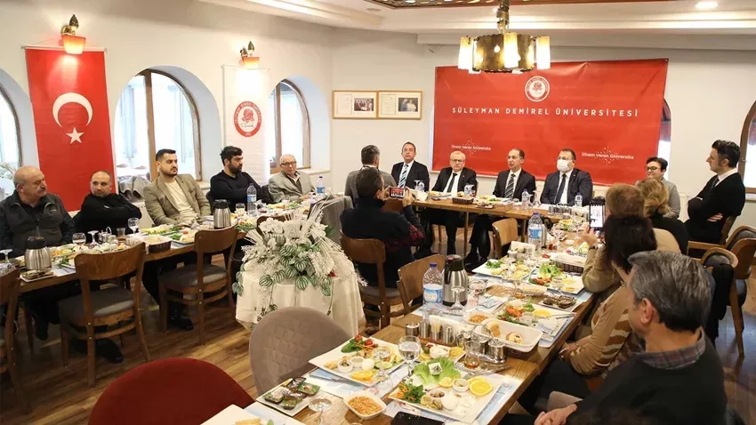 SDÜ Yönetimi Basın Mensuplarıyla buluştu