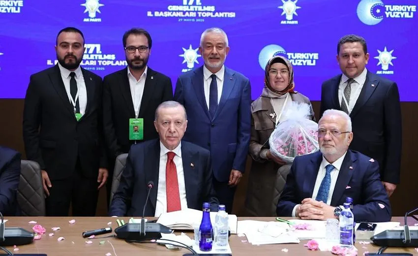 Başkan Başdeğirmen’den Cumhurbaşkanı Erdoğan’a Gül Takdimi