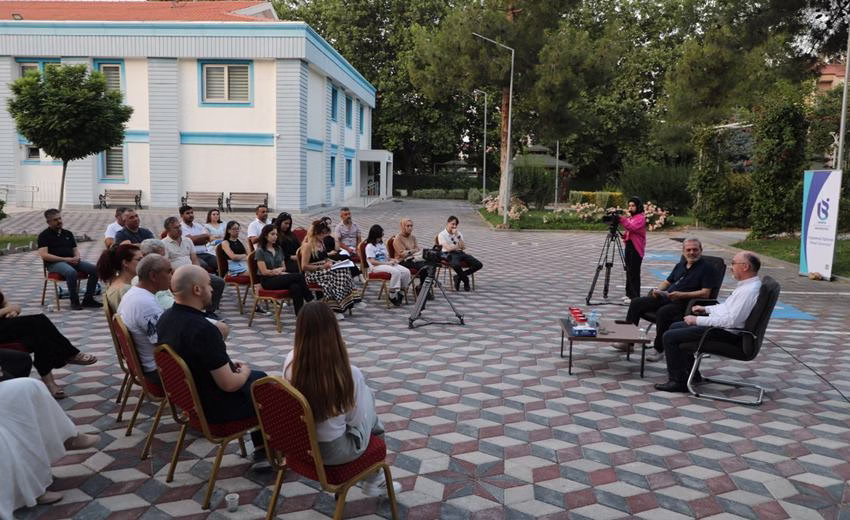 ISUBÜ’de “Bilim Kafe” Söyleşi Serisinin İlki Gerçekleştirildi