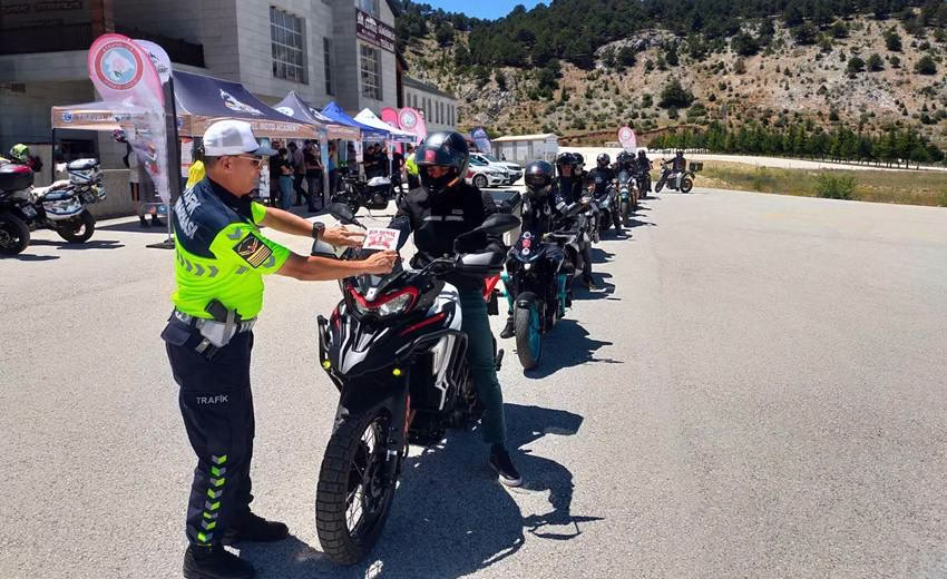 Jandarmadan Trafik Seferberliği: 1.888 Kişiye Eğitim Verildi