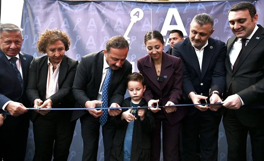 Anahtar Partisi Genel Başkanı Yavuz Ağıralioğlu, partisinin Isparta İl Başkanlığı