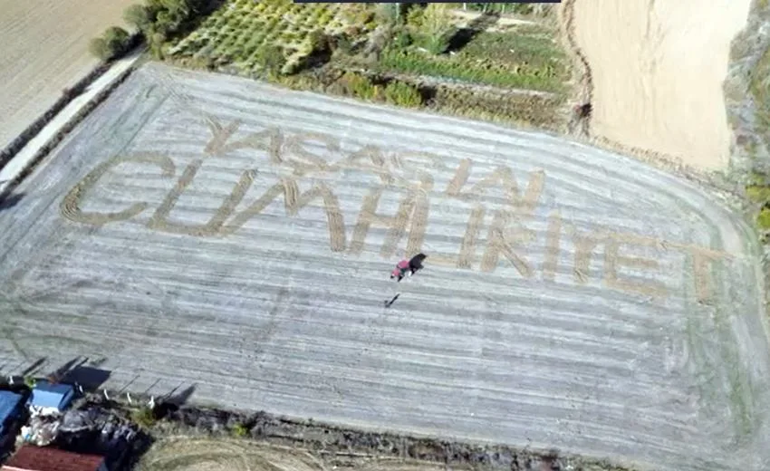 Bağkonak Köyü’nde Anlamlı Kutlama: Tarlaya ‘YAŞASIN CUMHURİYET’ Yazıldı