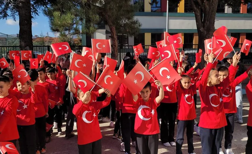 Cumhuriyet Coşkusu Gülbirlik İlkokulu’nda Gururla Kutlandı