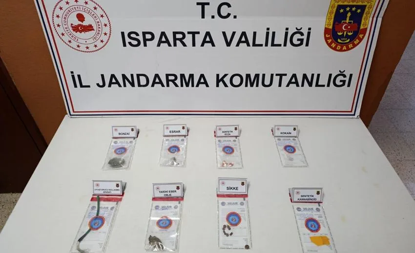 Isparta’da Jandarmadan Şok Uygulama: Uyuşturucu ve Tarihi Eser Ele Geçirildi