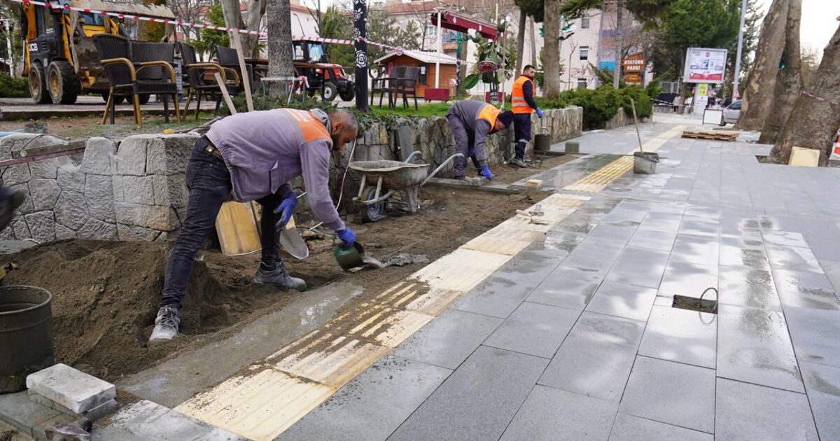 Atatürk Parkı Altındaki Kaldırım Yenileniyor
