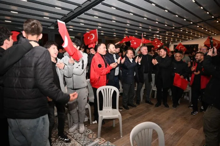 Isparta’da Tarihi Gece: Dev Ekranda Milli Coşku!