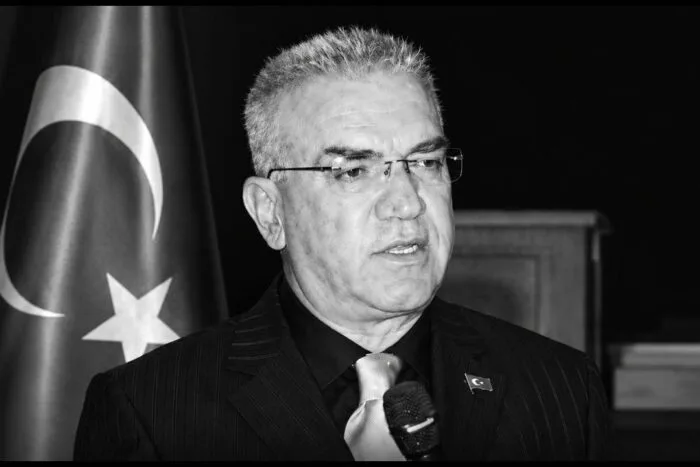 Isparta Eski Valisi Şemsettin Uzun Hayatını Kaybetti
